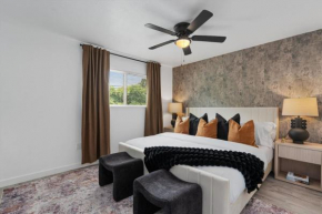 Luxurious Hidden Gem l Downtown Access l Fireplace